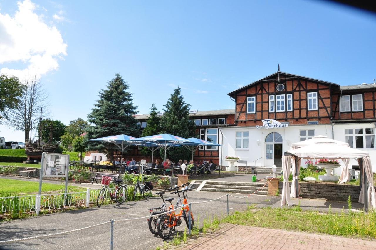 Pension Zum Alten Faehrhaus Росток Екстер'єр фото