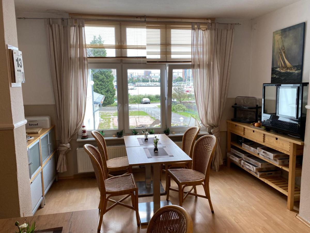 Pension Zum Alten Faehrhaus Росток Екстер'єр фото