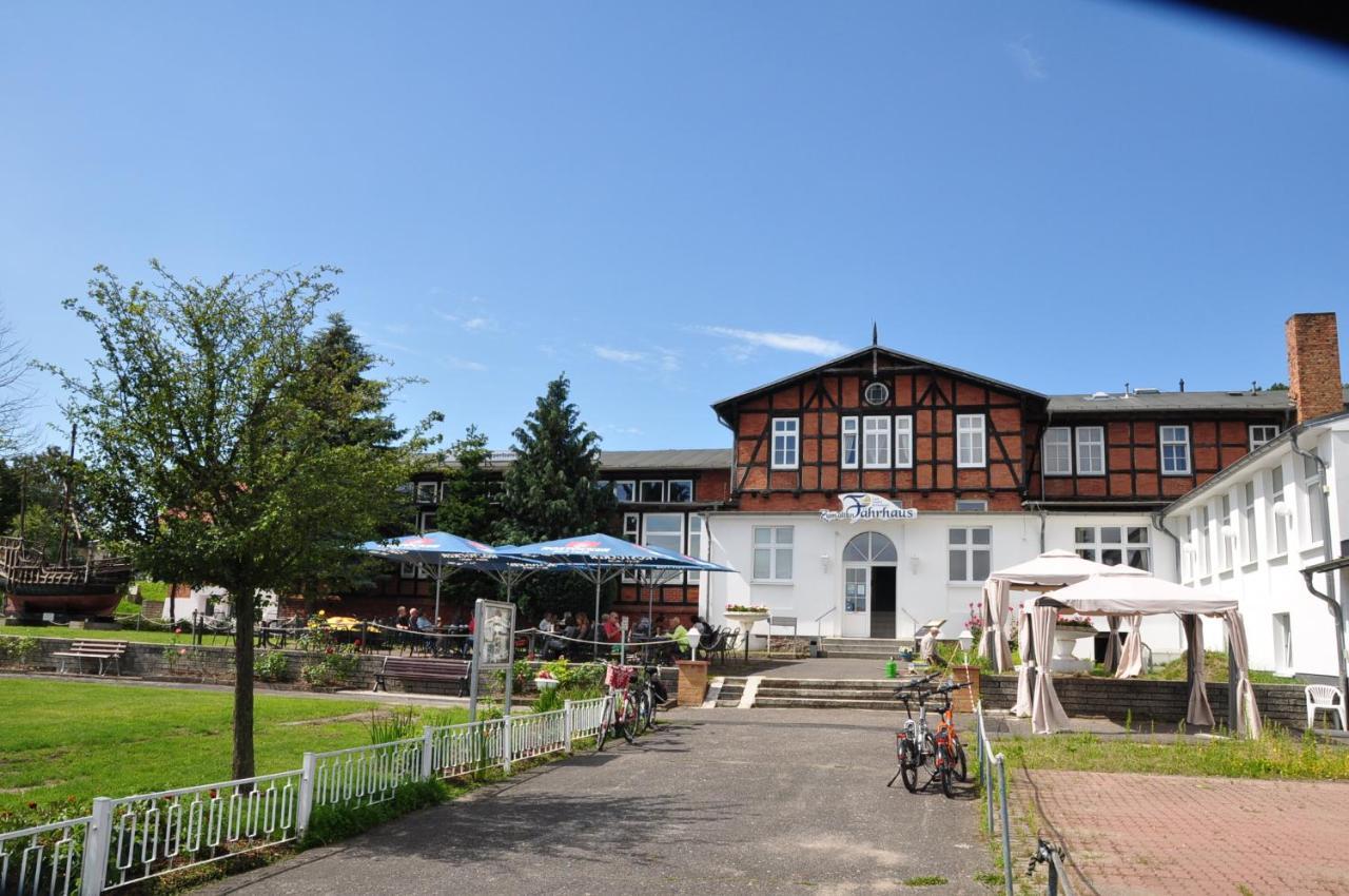 Pension Zum Alten Faehrhaus Росток Екстер'єр фото