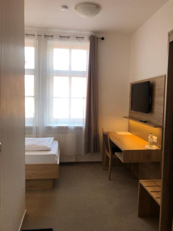 Pension Zum Alten Faehrhaus Росток Екстер'єр фото