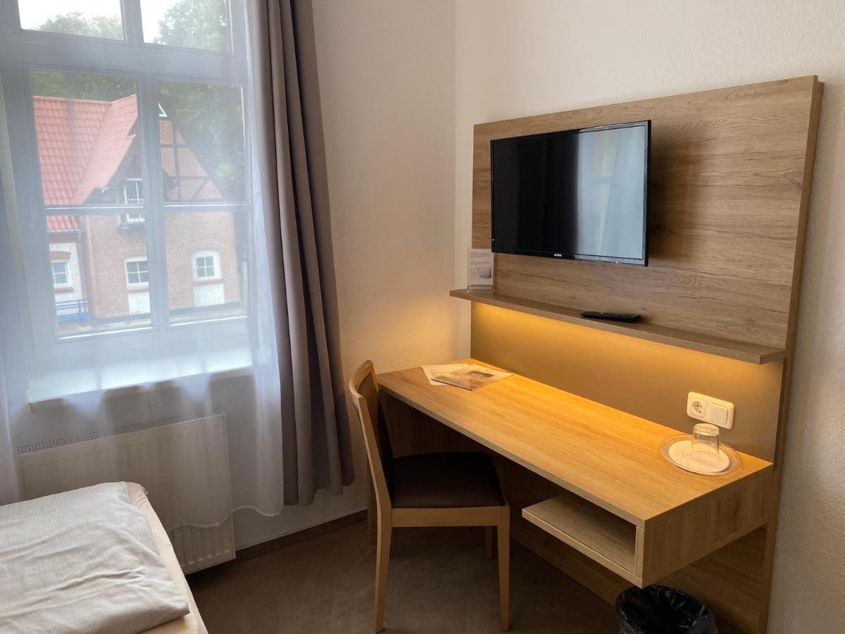 Pension Zum Alten Faehrhaus Росток Екстер'єр фото