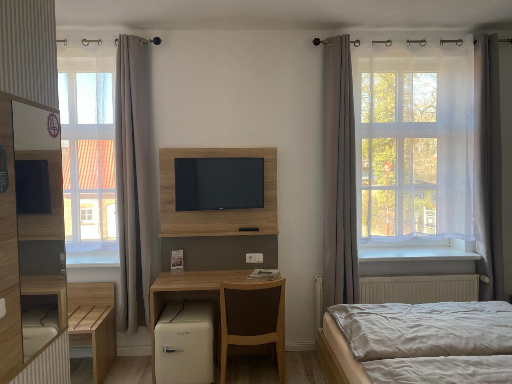 Pension Zum Alten Faehrhaus Росток Екстер'єр фото